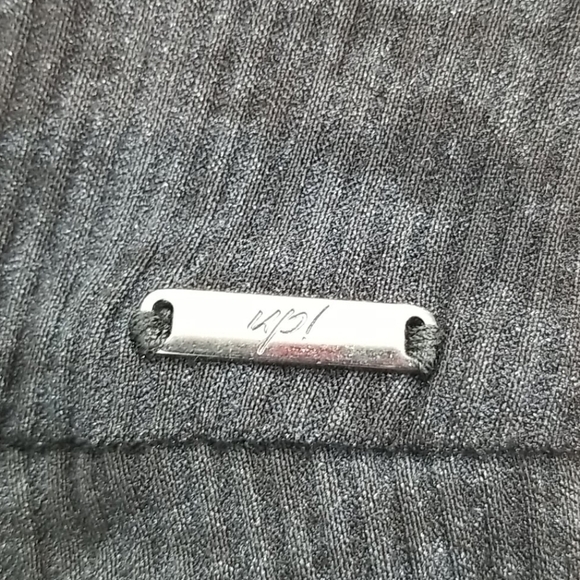 UP! Slimming Tummy Control Black & Gray Camo leggings /pants Curved Hem 12 - Picture 8 of 12